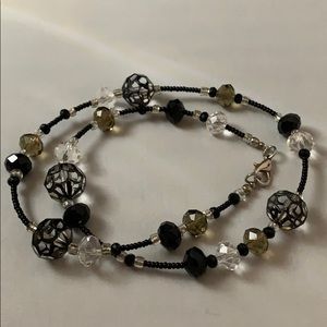 Classic black and clear bead necklace 🎩